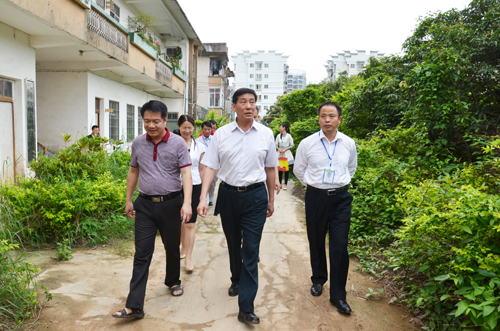 自治区农业厅厅长谢泽宇到我校调研