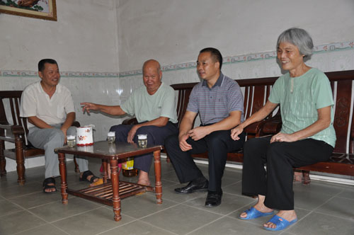 我校开展教师节慰问离退休老同志活动