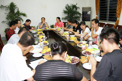 我校召开青年教师座谈会