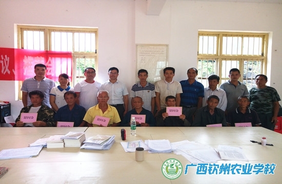 广西钦州农业学校开展“七一”慰问老党员、贫困党员活动