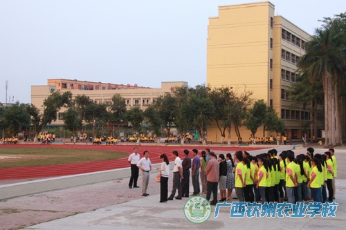 我校体育设施锦上添花——塑胶跑道建成启用