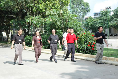 区农业厅人事处原处长郑文临到我校考察