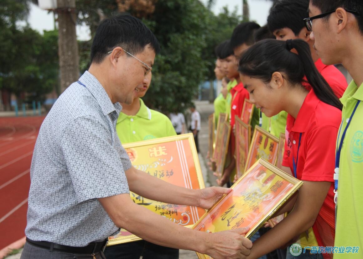 我校召开第九届学生阳光体育冬季长跑活动总结表彰大会