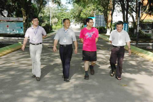 中国农业发展银行钦州市分行汽排球队到我校交流比赛