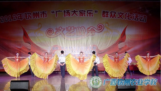 我校参加“庆七一•颂党恩”广场大家乐文艺晚会