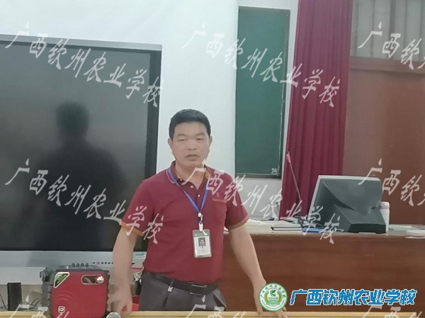 我校基础教学部语文科任教师“党建引领 促教师发展”业务会