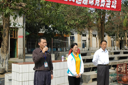 我校举行“庆三八●迎奥运”趣味竞赛活动