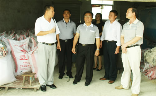 自治区农业厅纪检监察组韦成芳组长莅临我校开展调研活动