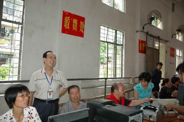 我校喜迎2010级新生入学