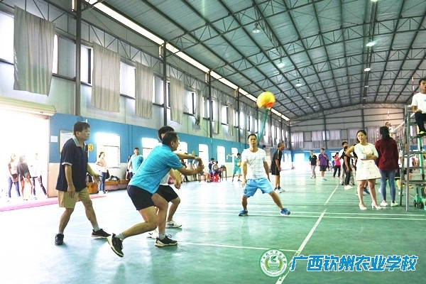 广西钦州农业学校2017年秋季学期教职工气排球比赛圆满落幕