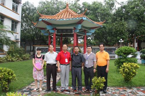 钦州市 “森林校园”评审专家组莅临我校考评创建工作