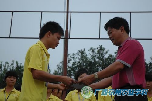 我校举行第二十七届学生会干部宣誓仪式