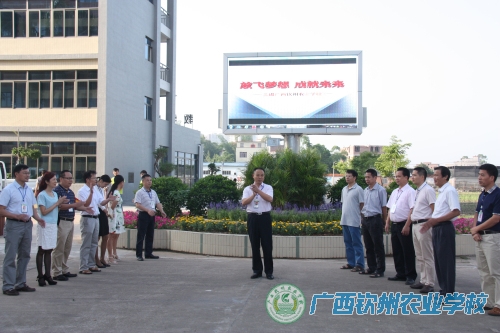 我校大型LED显示屏投入使用