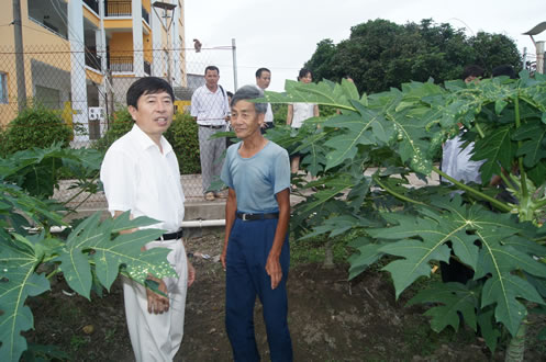 区农业厅白先进总农艺师到我校检查指导工作