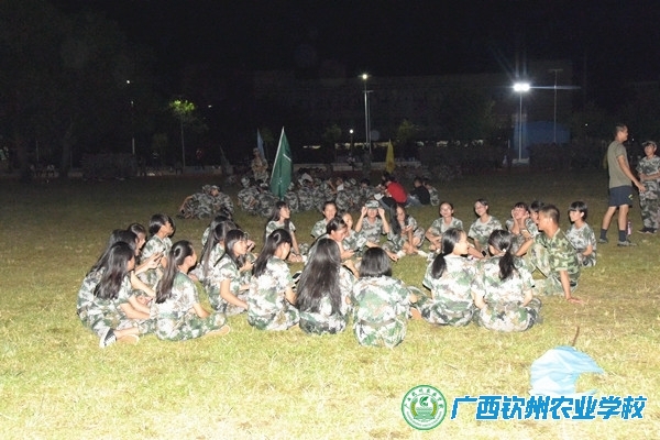 夜幕降临，歌声响起——我校2017级新生军训系列报道之四
