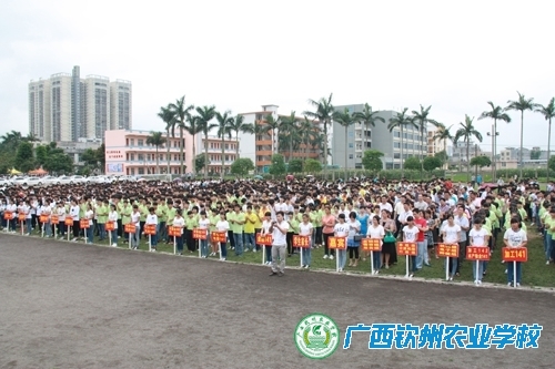 2015年全国科技活动周钦州市校园科普活动在我校举办