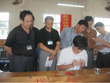 我校举行首届教师专业技能抽考比赛