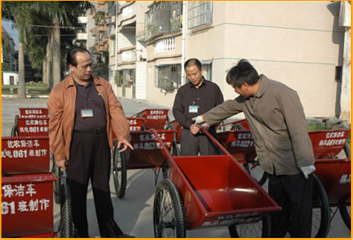 自研制作钦农保洁车投入使用