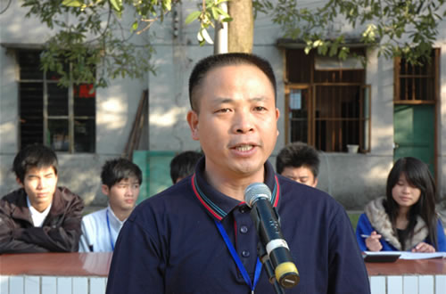 坚持全民健身 展示青春风采