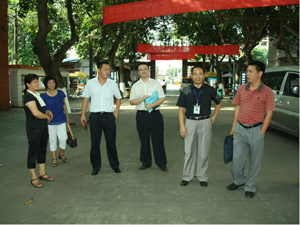 钦州市职业技能定点培训机构评审专家组到我校考评