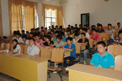 我校举办校园招聘推介会