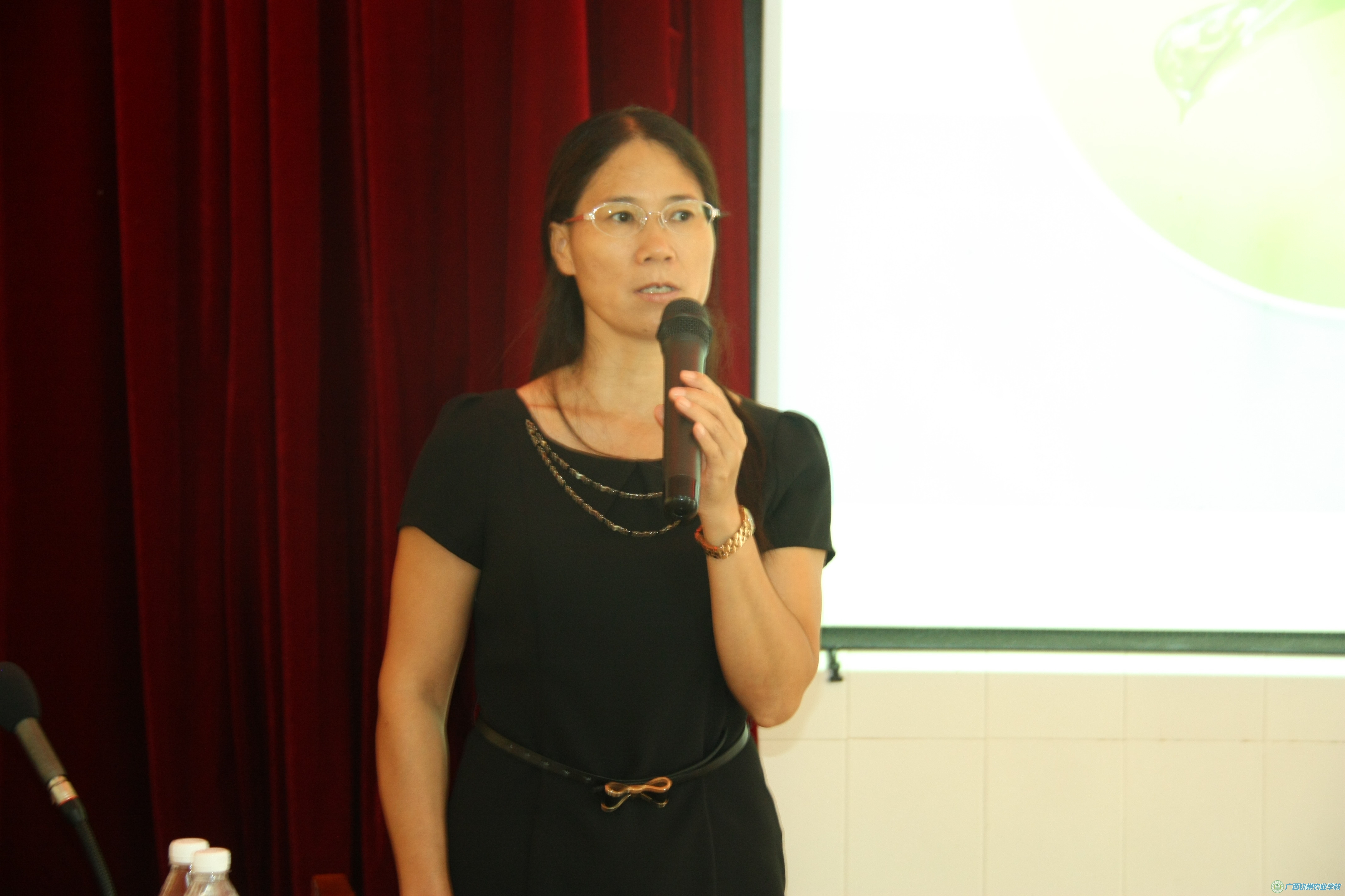 我校举行2014年秋季学期开学前班主任培训