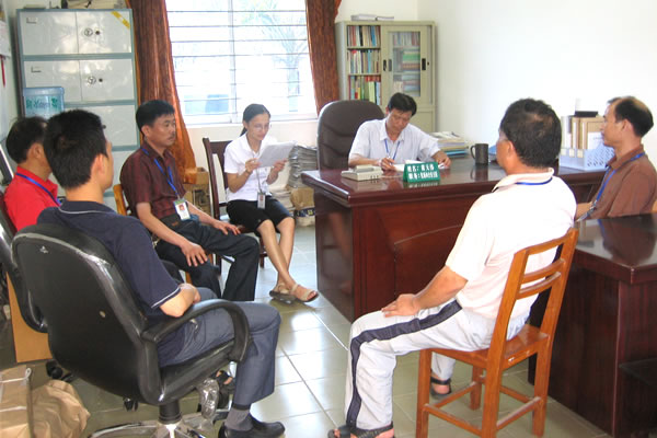 我校全体党员交纳“特殊党费”支援抗震救灾工作