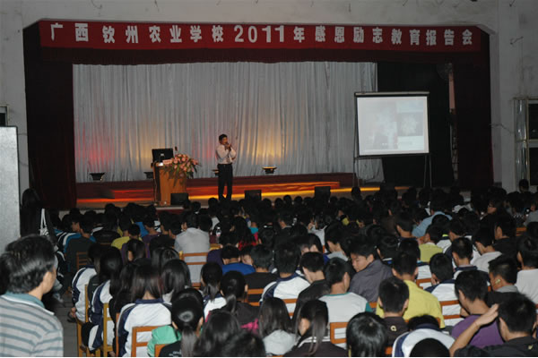 我校开展“感恩励志教育活动月”活动