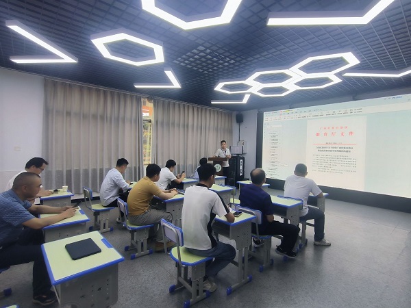 学规程 提质量——我校各教研组开展业务学习