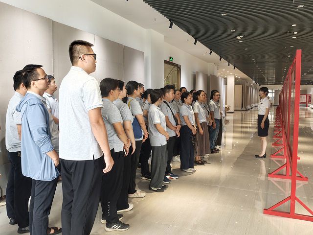 追寻红色记忆 汲取奋进力量 ——我校开展纪念红军长征胜利90周年红色教育实践活动