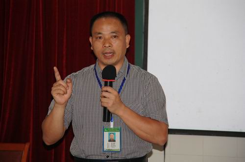 伍国樑副校长作总结