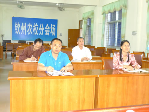 ��У�쵼�ɲ��μ�����Ƶ��