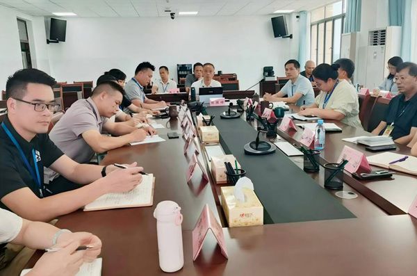复盘总结明方向 统筹部署促落实  —— 我校召开2026年春季学期第三次中层干部会议